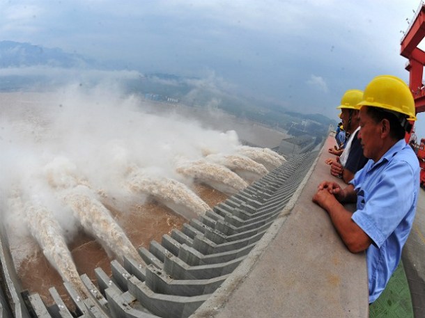 A usina hidrelétrica chinesa de Três gargantas. (Foto: China Out/AFP)